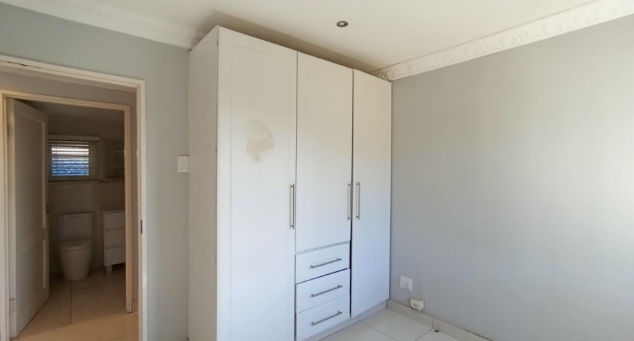 2 Bedroom Property for Sale in Amanzimtoti KwaZulu-Natal