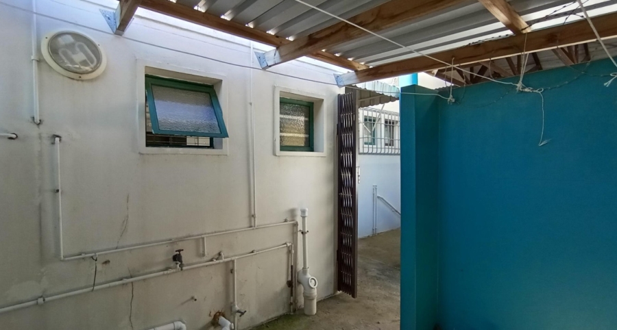 2 Bedroom Property for Sale in Amanzimtoti KwaZulu-Natal