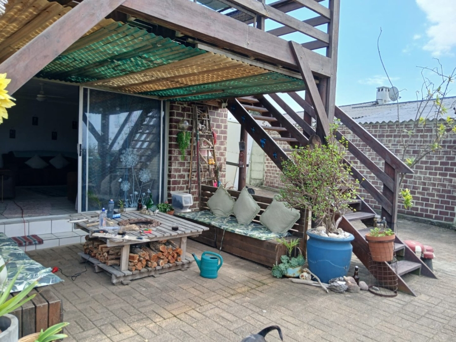 10 Bedroom Property for Sale in Hibberdene KwaZulu-Natal