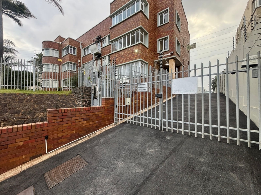 1 Bedroom Property for Sale in Essenwood KwaZulu-Natal