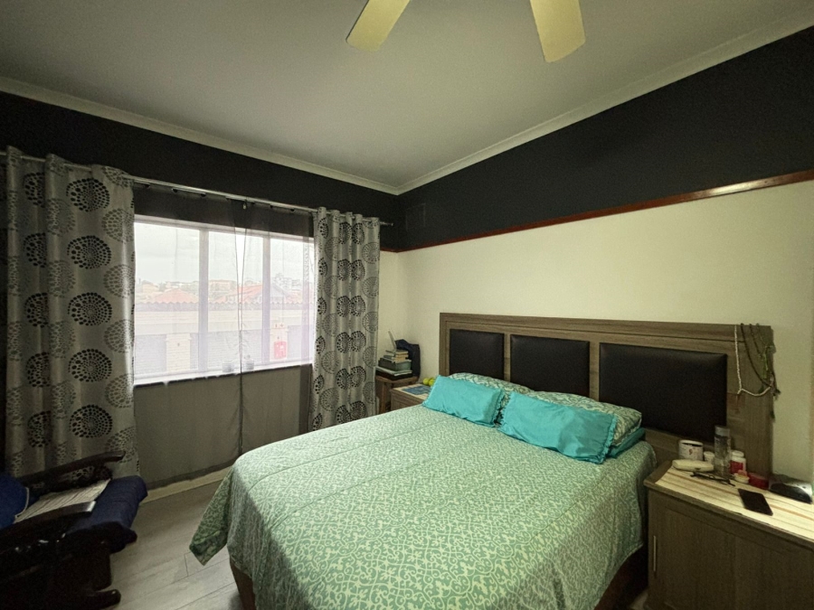 1 Bedroom Property for Sale in Essenwood KwaZulu-Natal