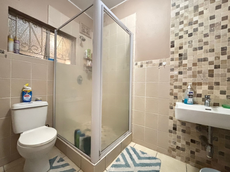 1 Bedroom Property for Sale in Essenwood KwaZulu-Natal