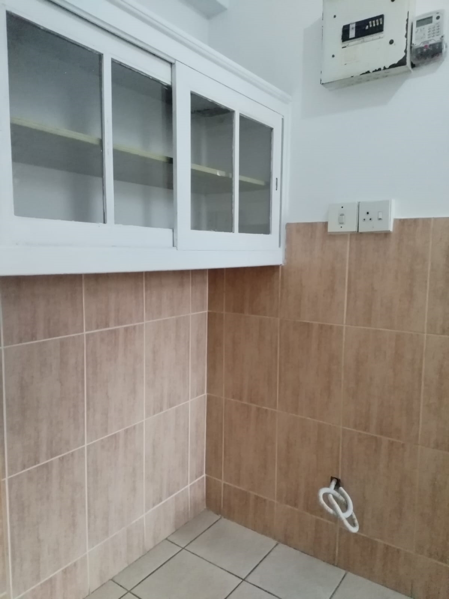 To Let 1 Bedroom Property for Rent in Esplanade KwaZulu-Natal