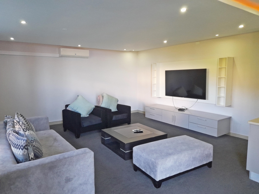 5 Bedroom Property for Sale in Tinley Manor KwaZulu-Natal