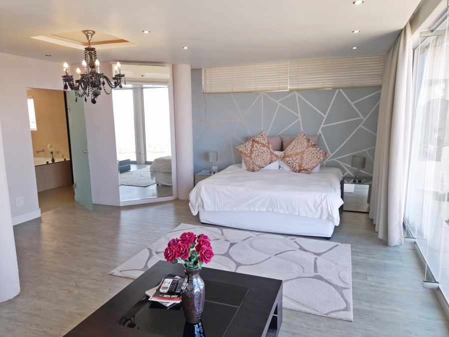 5 Bedroom Property for Sale in Tinley Manor KwaZulu-Natal