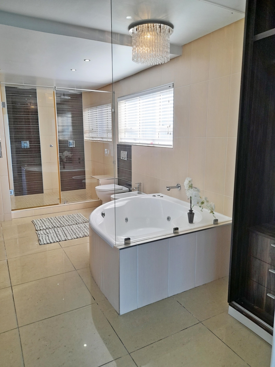 5 Bedroom Property for Sale in Tinley Manor KwaZulu-Natal