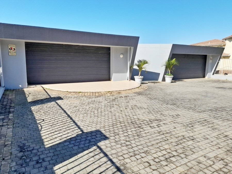5 Bedroom Property for Sale in Tinley Manor KwaZulu-Natal