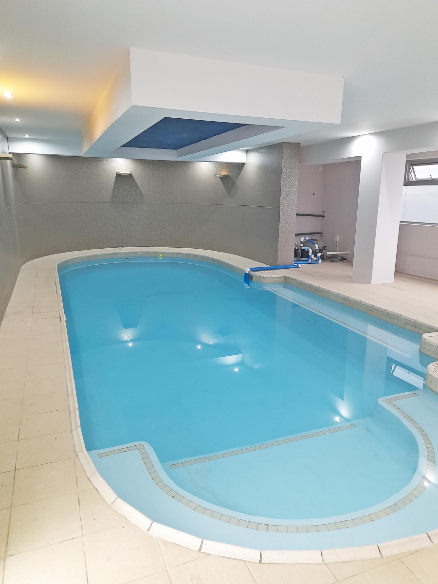 5 Bedroom Property for Sale in Tinley Manor KwaZulu-Natal