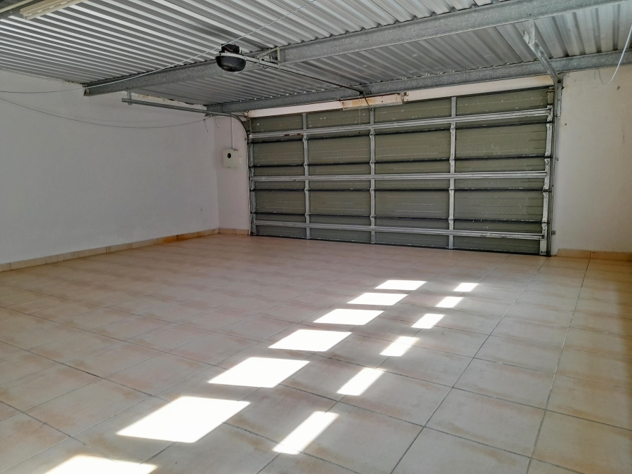 5 Bedroom Property for Sale in Tinley Manor KwaZulu-Natal