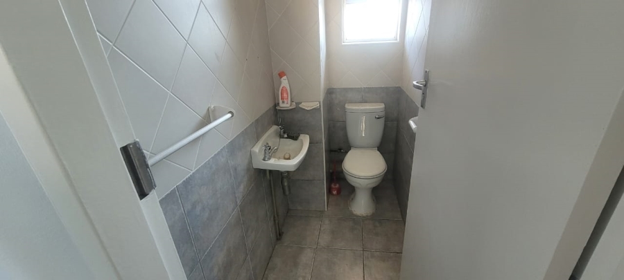 To Let 2 Bedroom Property for Rent in Doonside KwaZulu-Natal
