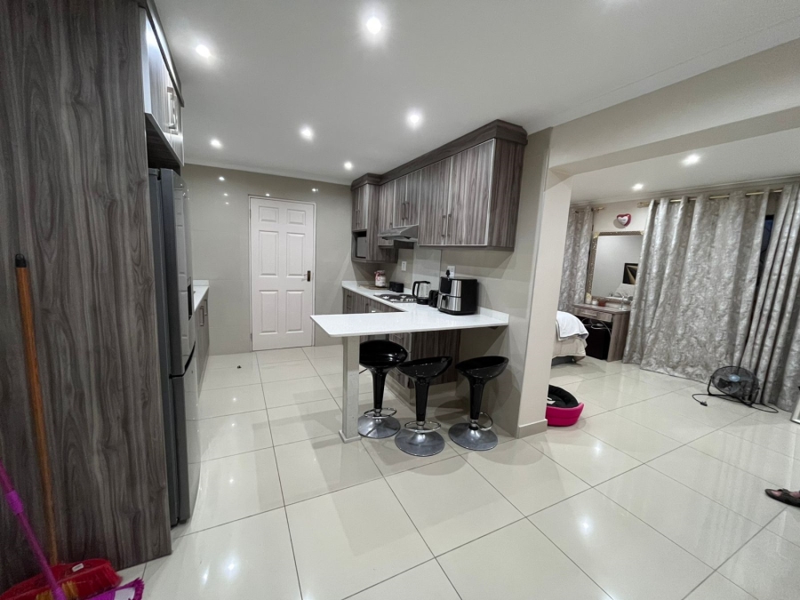 To Let 1 Bedroom Property for Rent in Mount Vernon KwaZulu-Natal