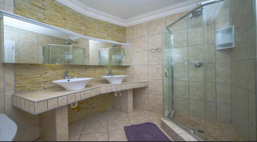 5 Bedroom Property for Sale in Ballito Central KwaZulu-Natal