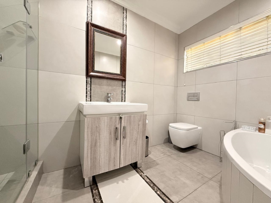 4 Bedroom Property for Sale in Aviary Hill KwaZulu-Natal