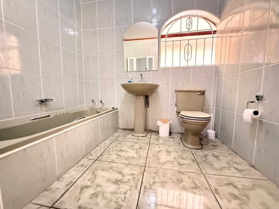 4 Bedroom Property for Sale in Aviary Hill KwaZulu-Natal