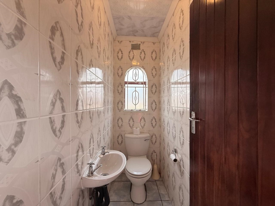 4 Bedroom Property for Sale in Aviary Hill KwaZulu-Natal