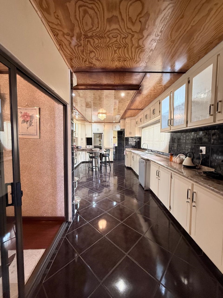 4 Bedroom Property for Sale in Aviary Hill KwaZulu-Natal