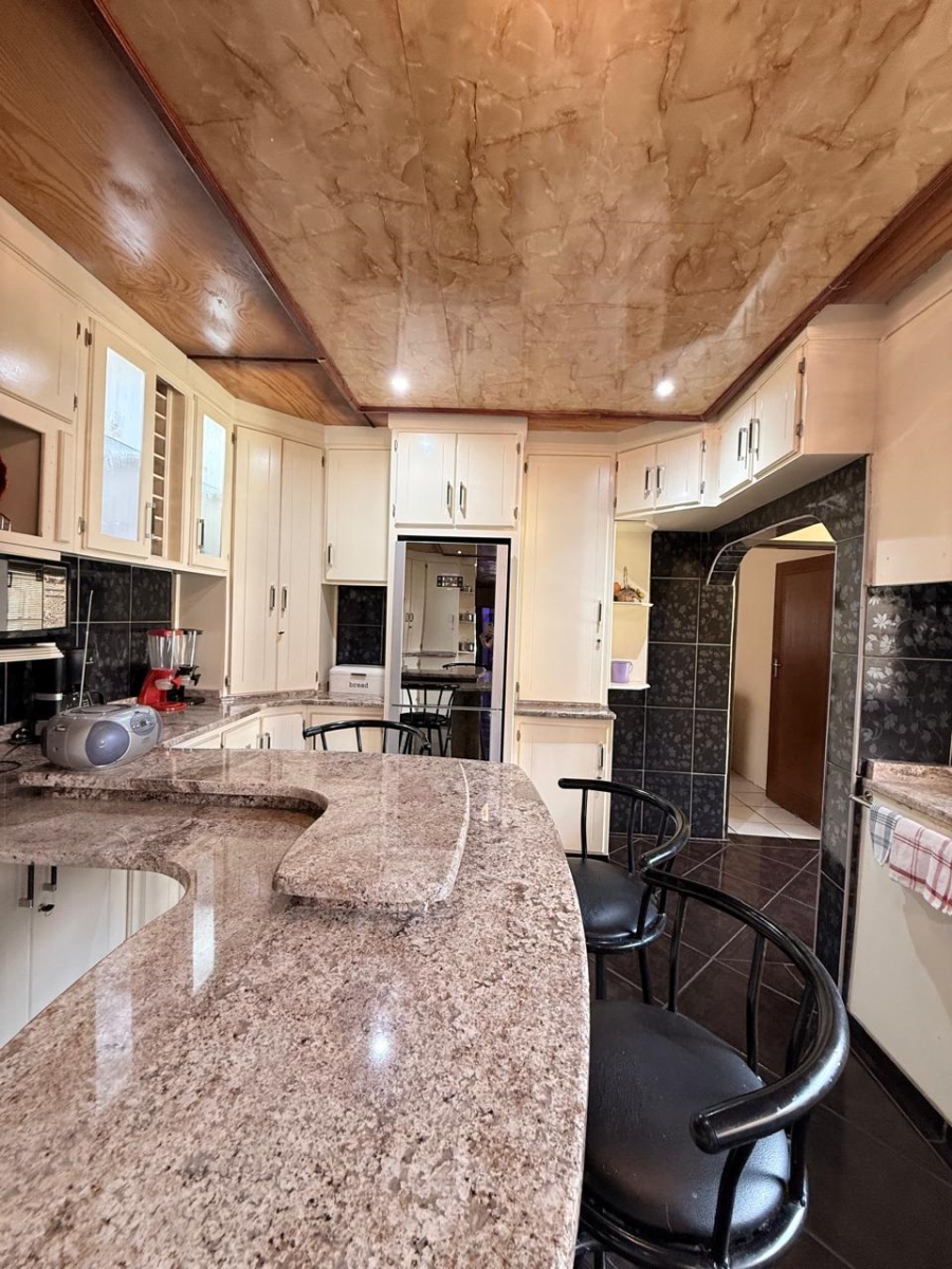 4 Bedroom Property for Sale in Aviary Hill KwaZulu-Natal