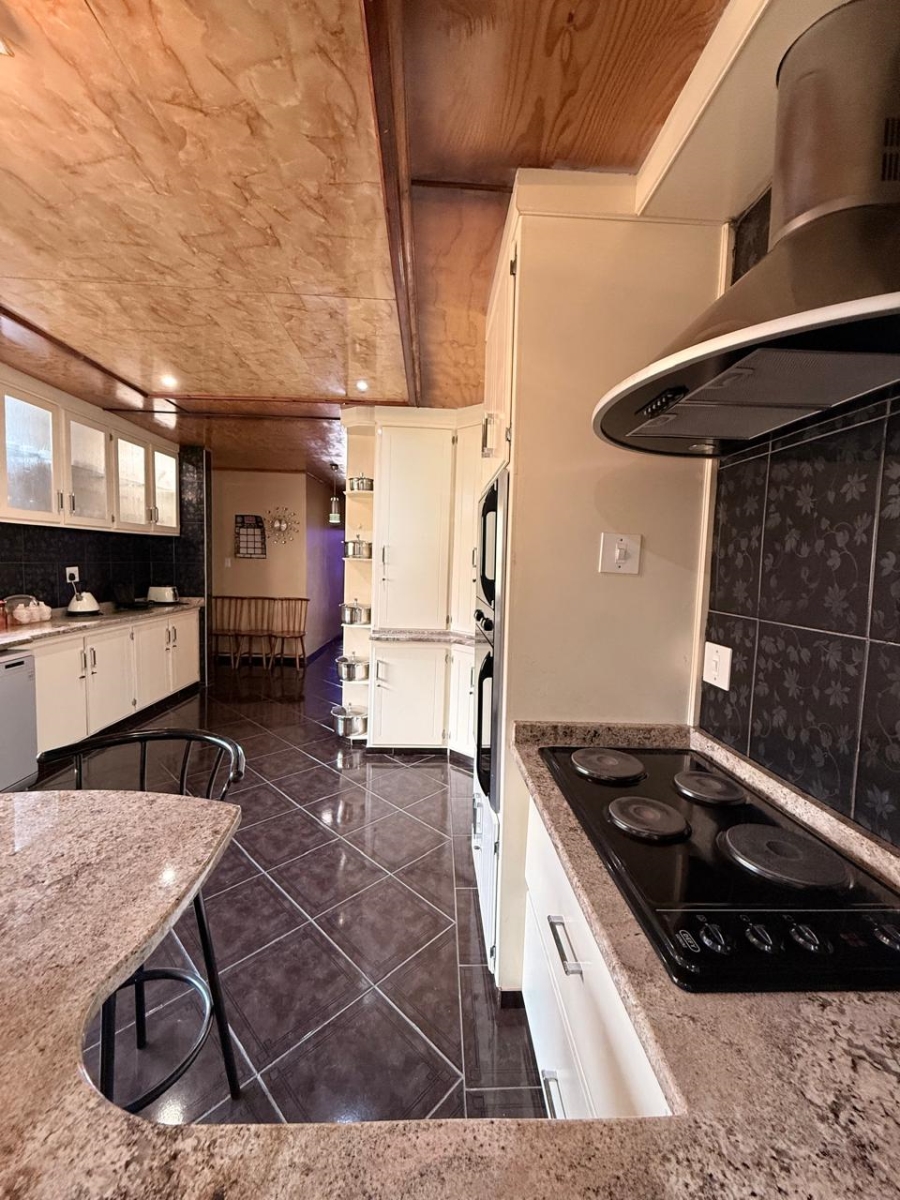 4 Bedroom Property for Sale in Aviary Hill KwaZulu-Natal