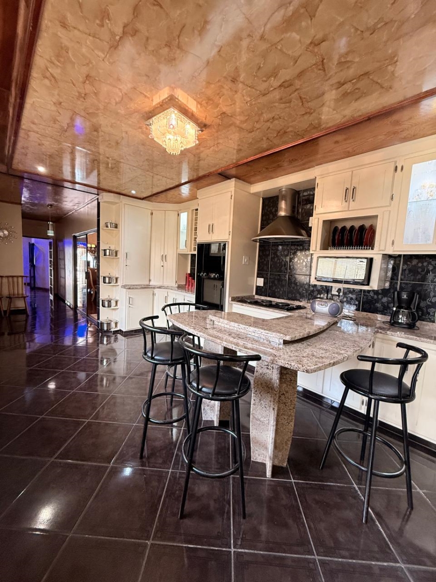 4 Bedroom Property for Sale in Aviary Hill KwaZulu-Natal