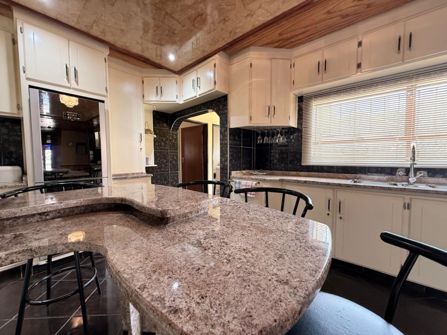 4 Bedroom Property for Sale in Aviary Hill KwaZulu-Natal