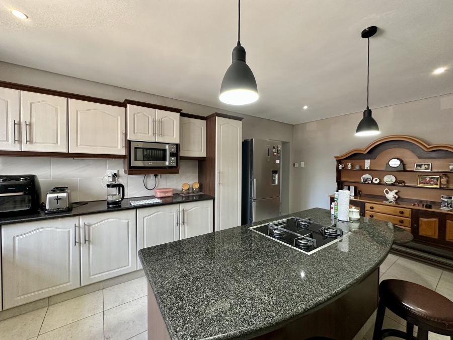 7 Bedroom Property for Sale in Meer En See KwaZulu-Natal