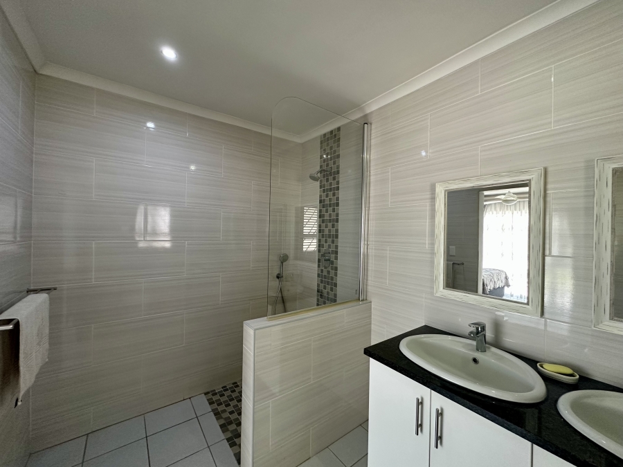 7 Bedroom Property for Sale in Meer En See KwaZulu-Natal