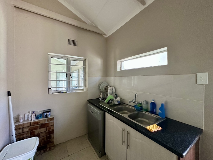 7 Bedroom Property for Sale in Meer En See KwaZulu-Natal