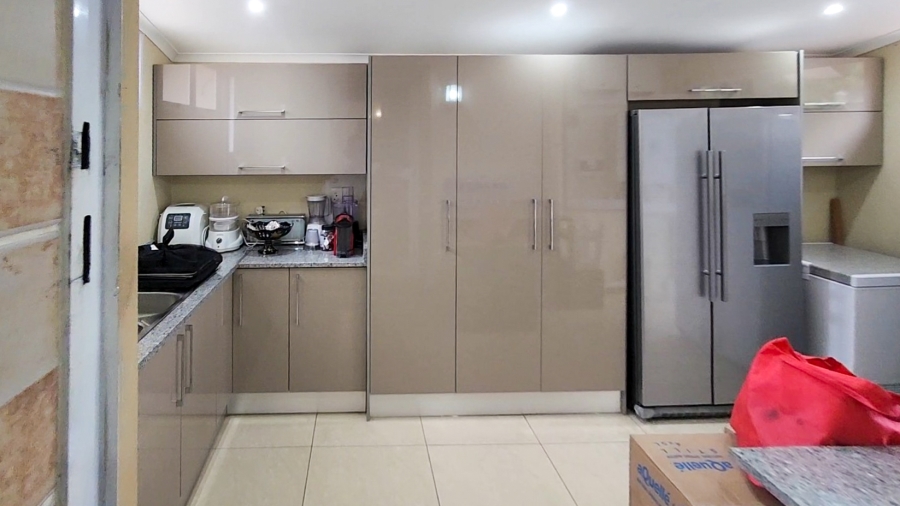 4 Bedroom Property for Sale in Seaward Estate KwaZulu-Natal