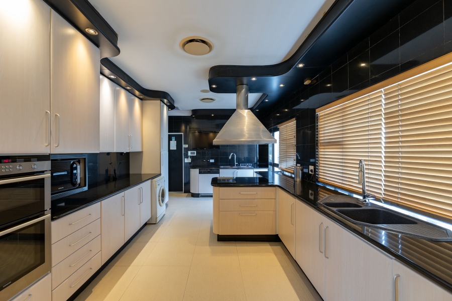 8 Bedroom Property for Sale in La Lucia KwaZulu-Natal