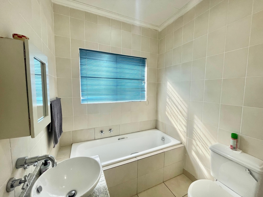 To Let 3 Bedroom Property for Rent in Westbrook KwaZulu-Natal