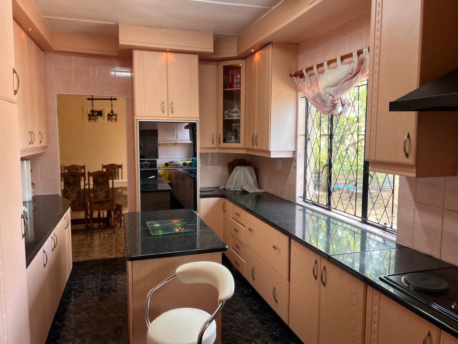 5 Bedroom Property for Sale in Regency Park KwaZulu-Natal