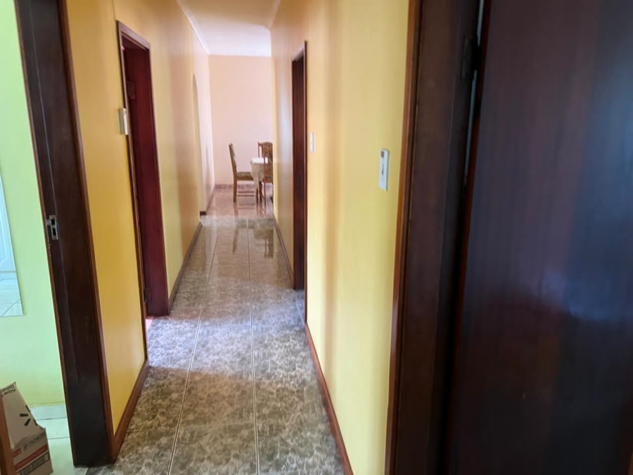 5 Bedroom Property for Sale in Regency Park KwaZulu-Natal