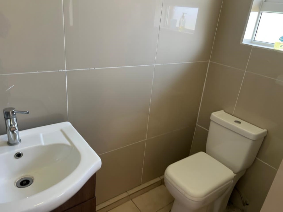 5 Bedroom Property for Sale in Regency Park KwaZulu-Natal