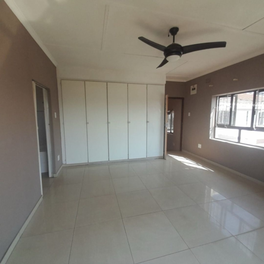 To Let 4 Bedroom Property for Rent in Bluff KwaZulu-Natal