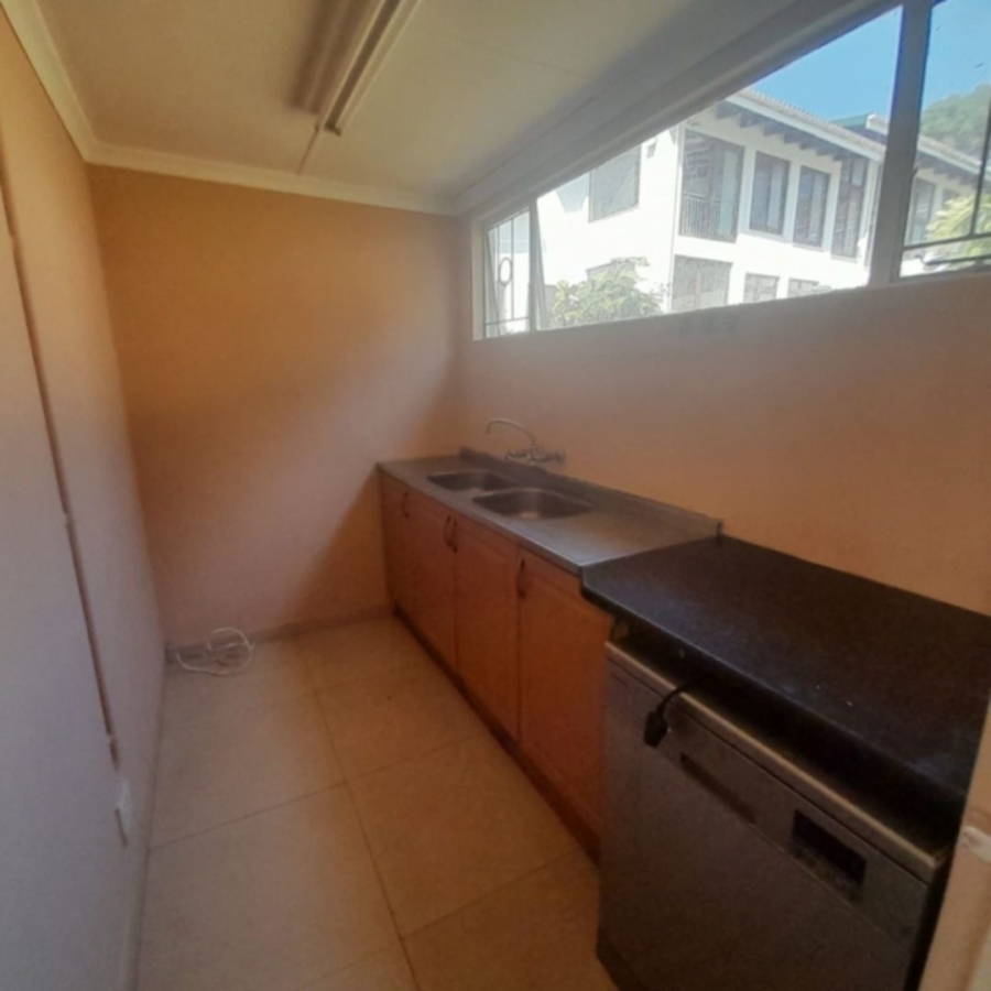 To Let 4 Bedroom Property for Rent in Bluff KwaZulu-Natal