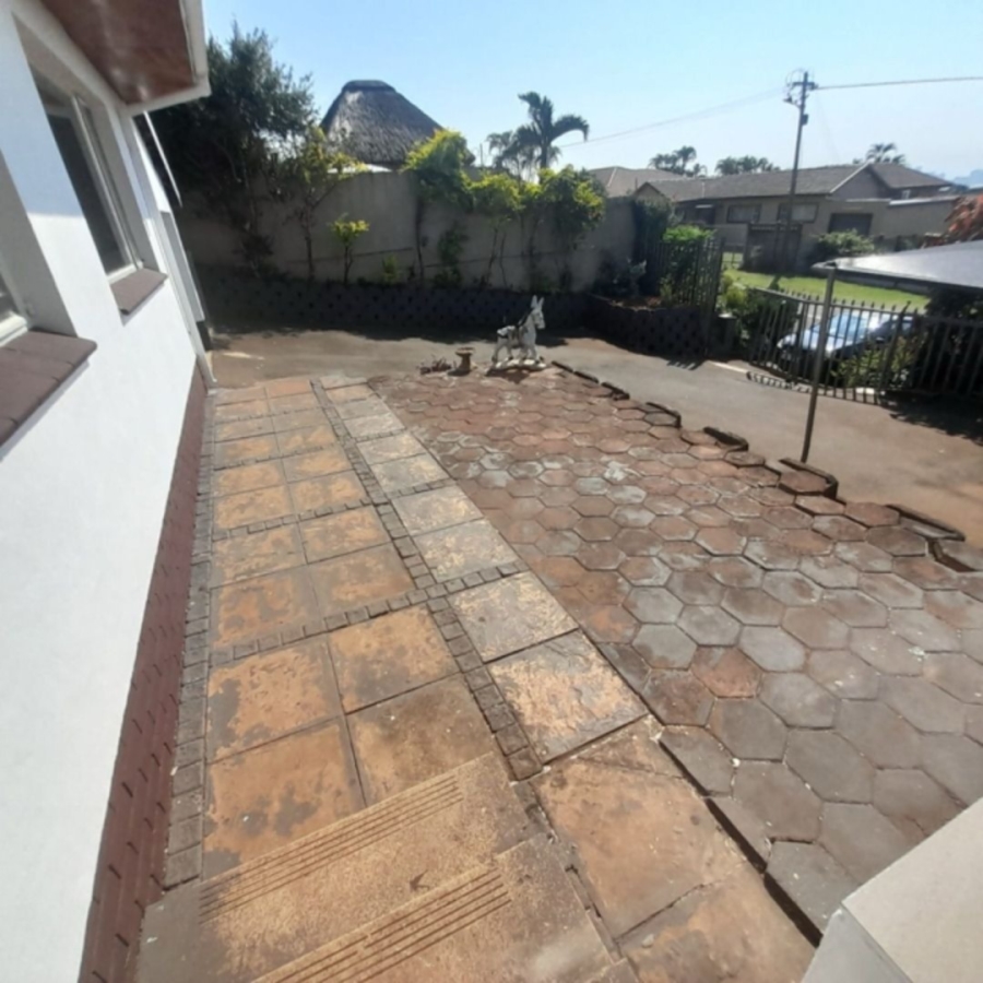 To Let 4 Bedroom Property for Rent in Bluff KwaZulu-Natal
