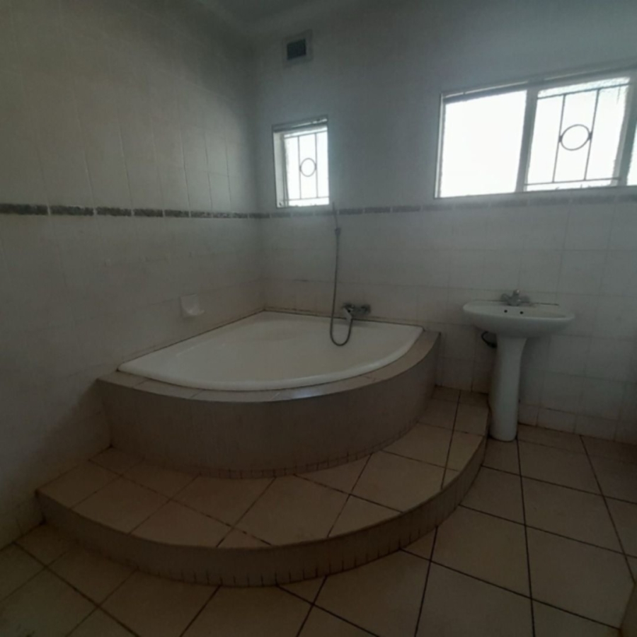 To Let 4 Bedroom Property for Rent in Bluff KwaZulu-Natal