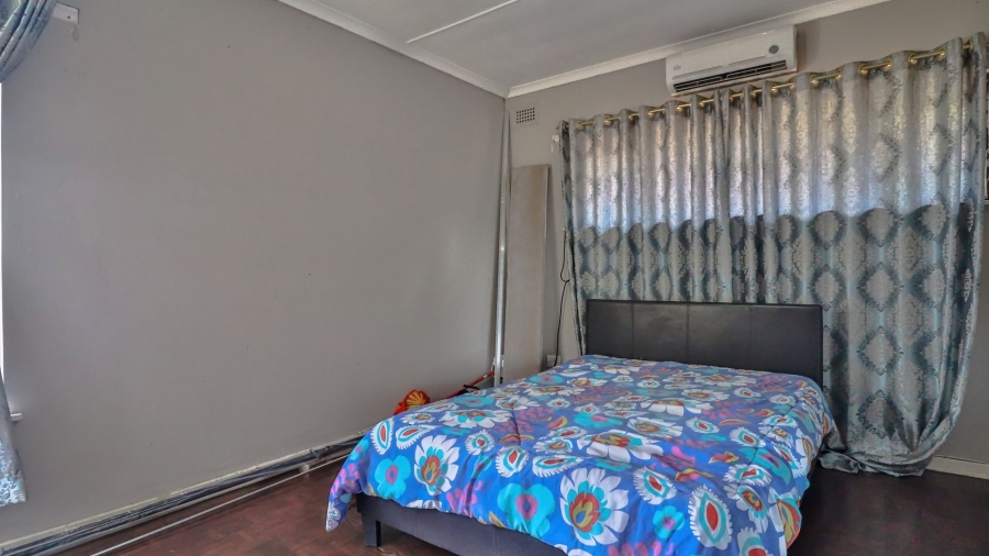 3 Bedroom Property for Sale in Brighton Beach KwaZulu-Natal