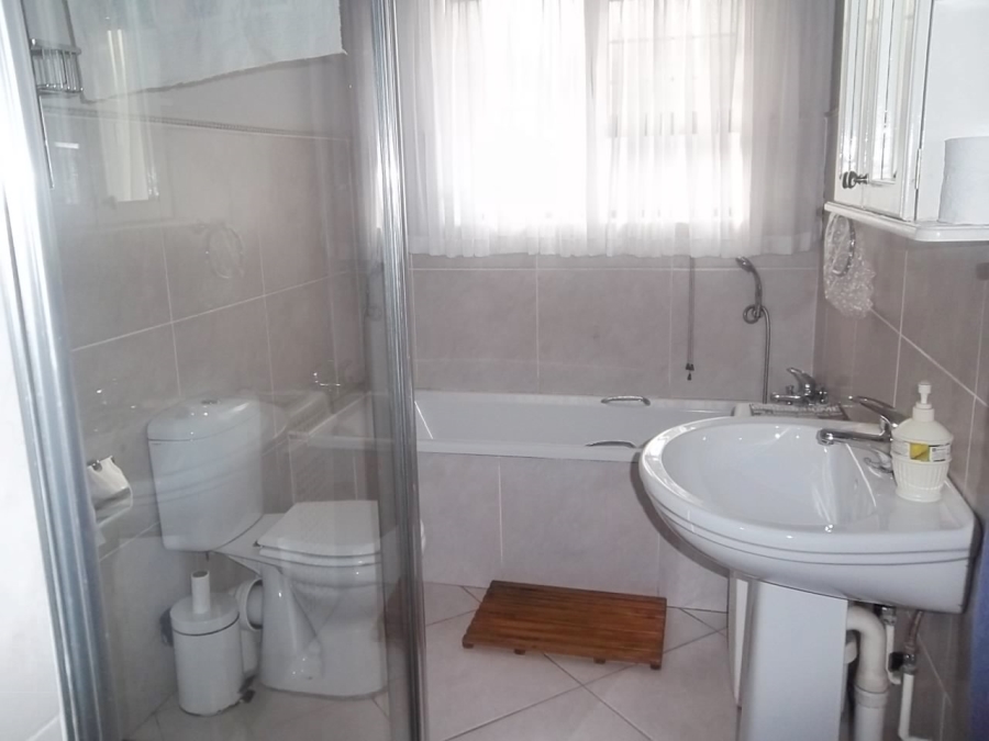 3 Bedroom Property for Sale in Sunnyridge KwaZulu-Natal