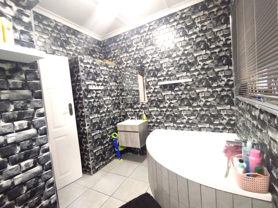 4 Bedroom Property for Sale in Ocean View KwaZulu-Natal