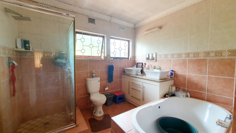 6 Bedroom Property for Sale in Kwambonambi KwaZulu-Natal