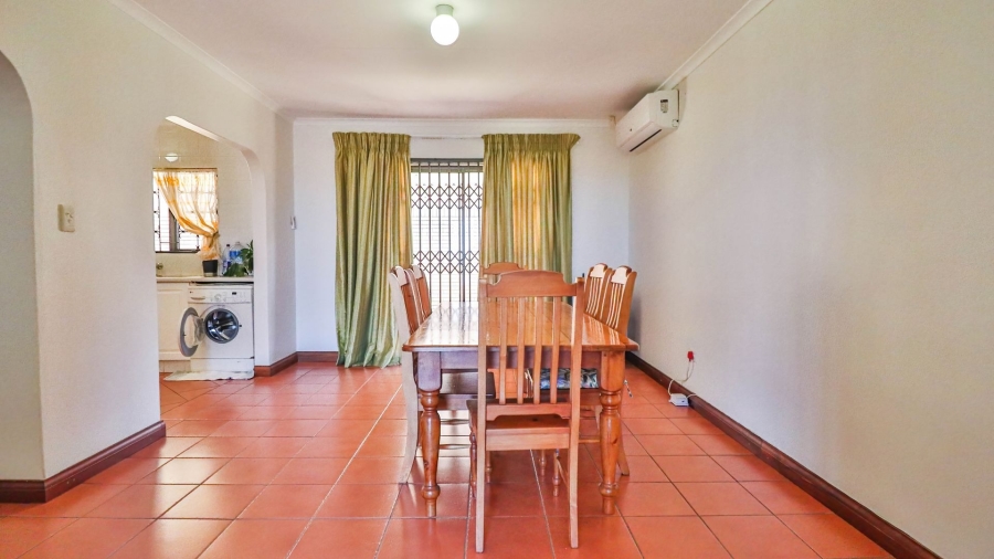3 Bedroom Property for Sale in Treasure Beach KwaZulu-Natal