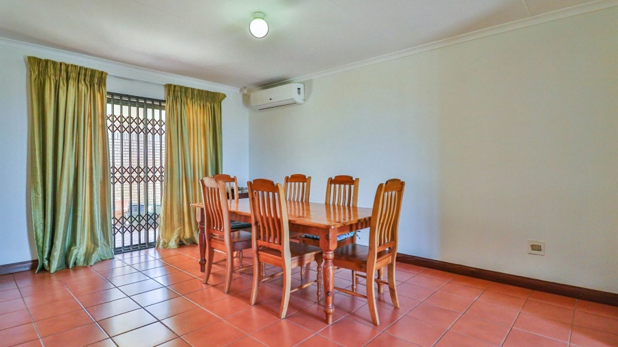 3 Bedroom Property for Sale in Treasure Beach KwaZulu-Natal