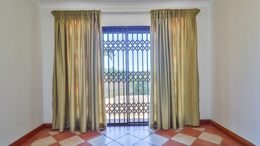 3 Bedroom Property for Sale in Treasure Beach KwaZulu-Natal