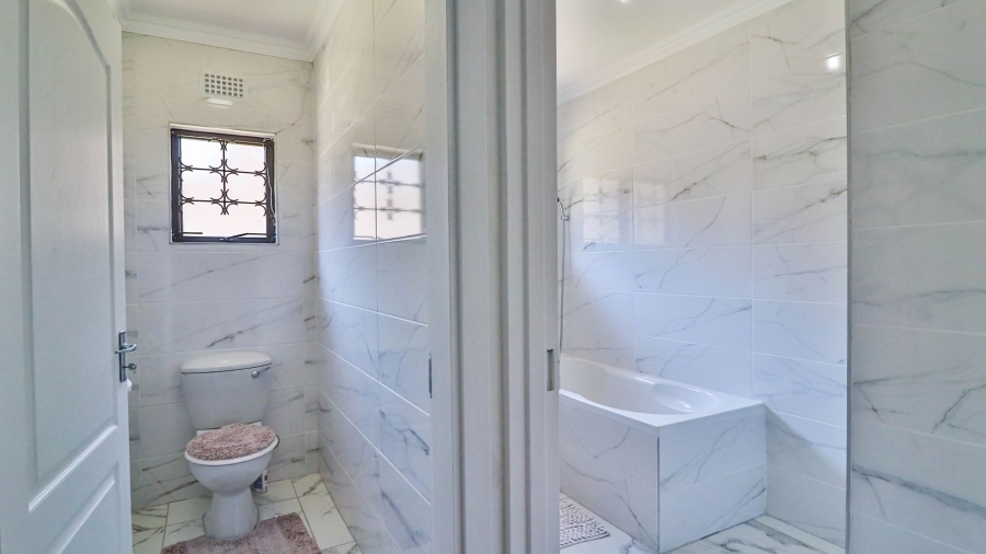 3 Bedroom Property for Sale in Treasure Beach KwaZulu-Natal