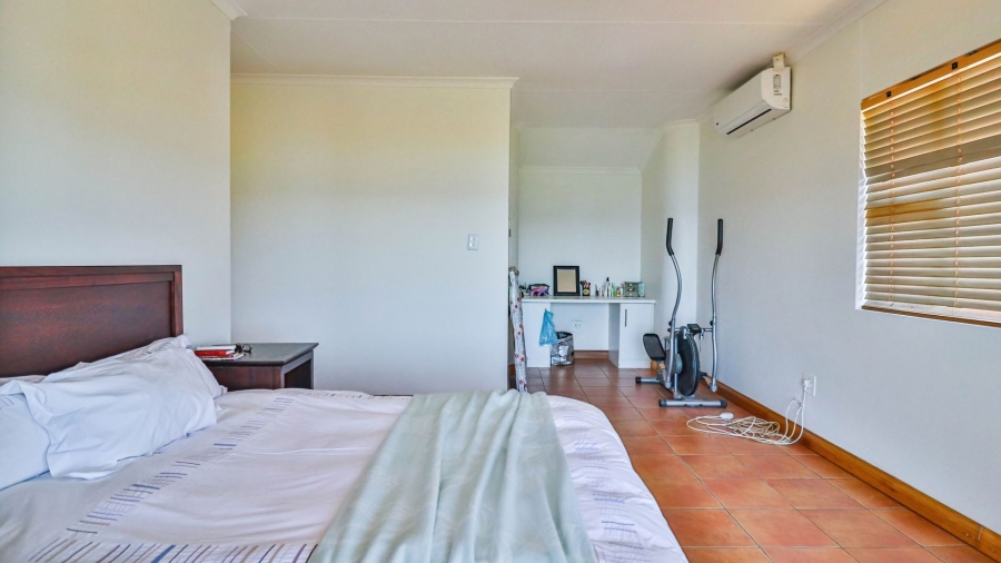 3 Bedroom Property for Sale in Treasure Beach KwaZulu-Natal