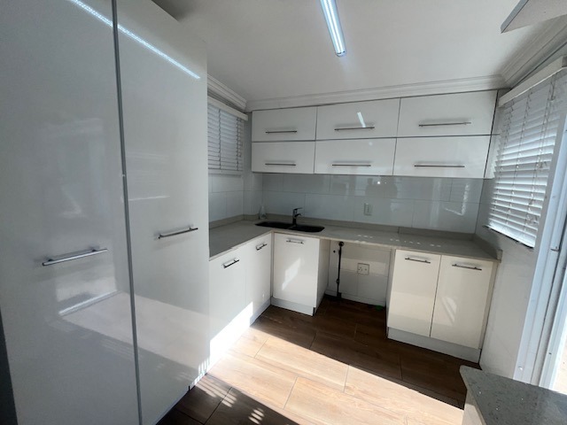 5 Bedroom Property for Sale in Brighton Beach KwaZulu-Natal