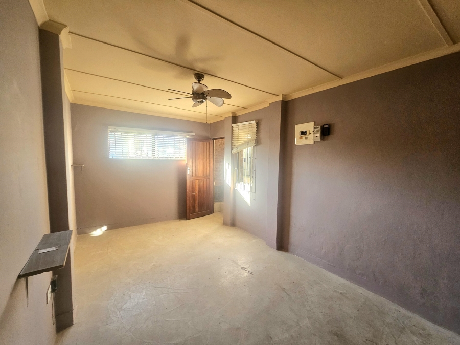 1 Bedroom Property for Sale in Woodhaven KwaZulu-Natal