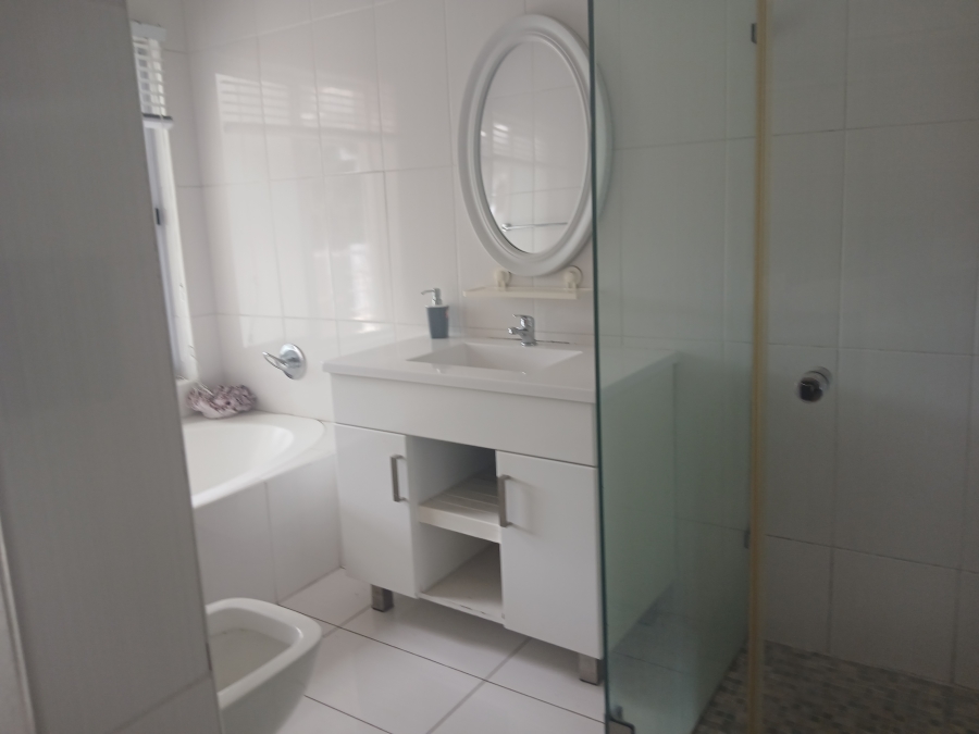 4 Bedroom Property for Sale in Manors KwaZulu-Natal