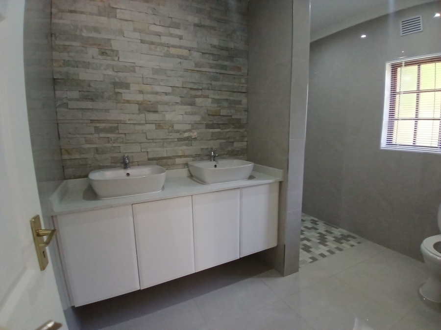 6 Bedroom Property for Sale in Winston Park KwaZulu-Natal